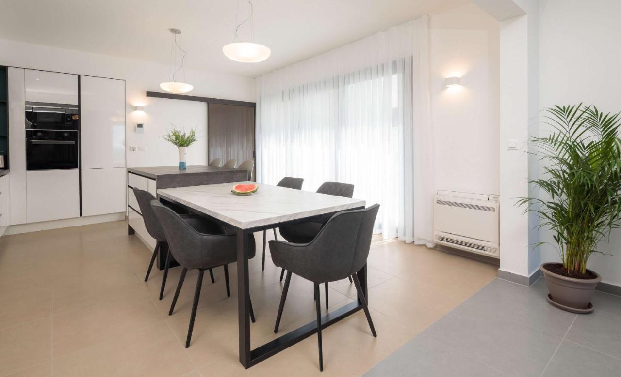 Villa Four Brothers - Middle Floor Podstrana Bagian luar foto